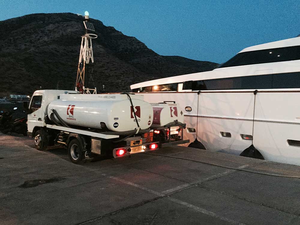 Pleasure yacht refueling in Sifnos - EKO Komis Oil