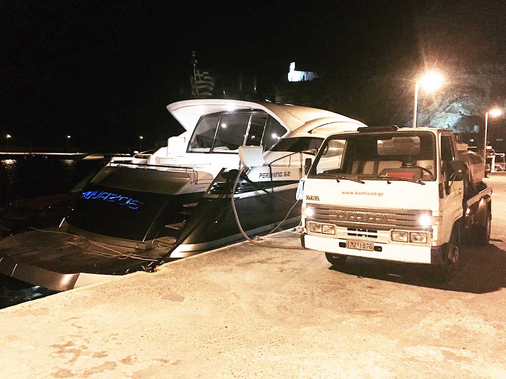 Pleasure yacht refueling in Sifnos - EKO Komis Oil