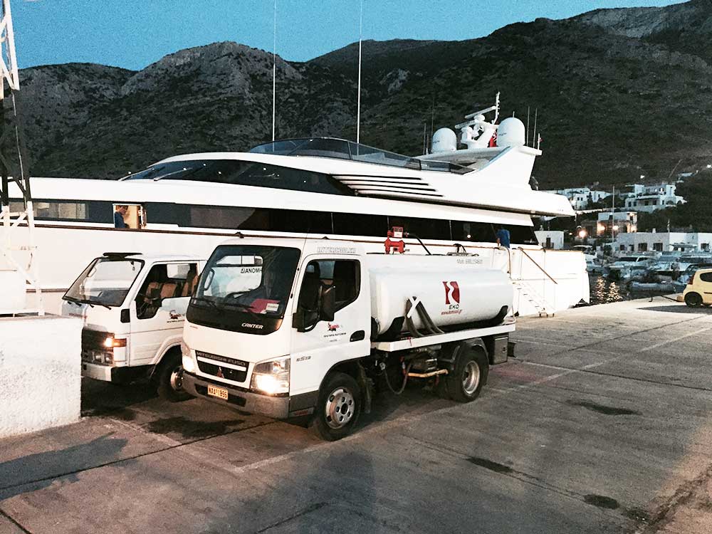 Pleasure yacht refueling in Sifnos - EKO Komis Oil