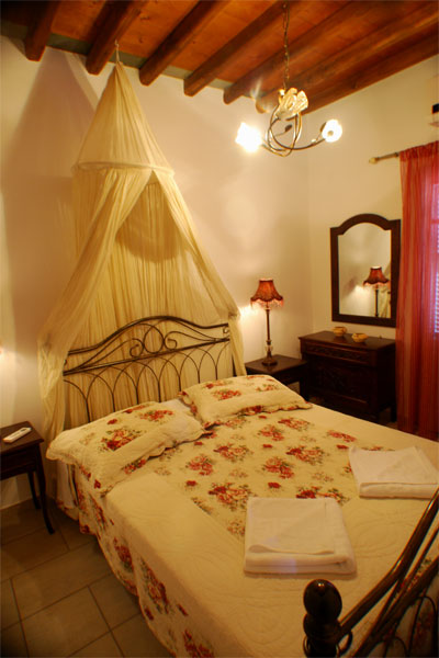 The apartments Poulati in Artemonas