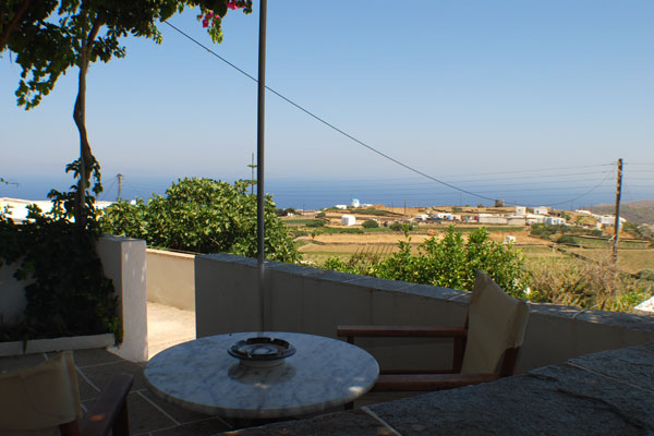 The rooms Thea near the central square of Artemonas