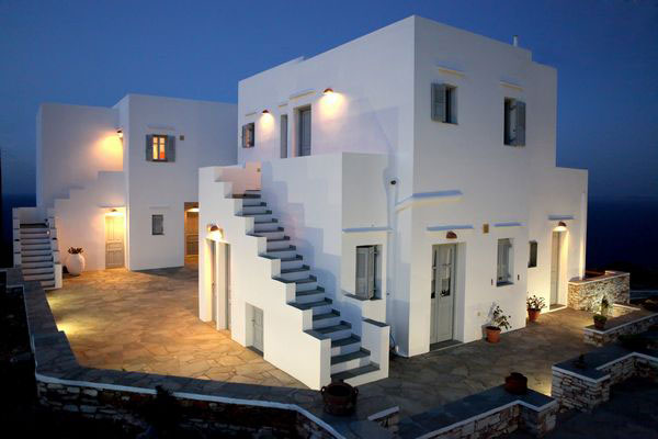 The apartments Poulati in Artemonas