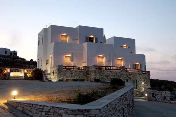 The apartments Poulati in Artemonas