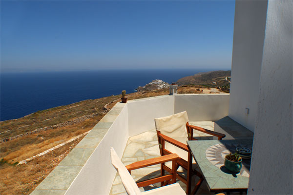 The apartments Poulati in Artemonas