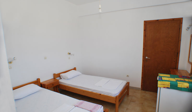 Καταλύματα Νικολός, Εξάμπελα - Σίφνος