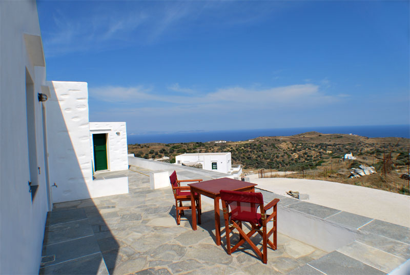 Καταλύματα Νικολός, Εξάμπελα - Σίφνος