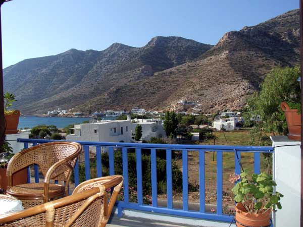 Zorbas rooms at an ideal location in Kamares