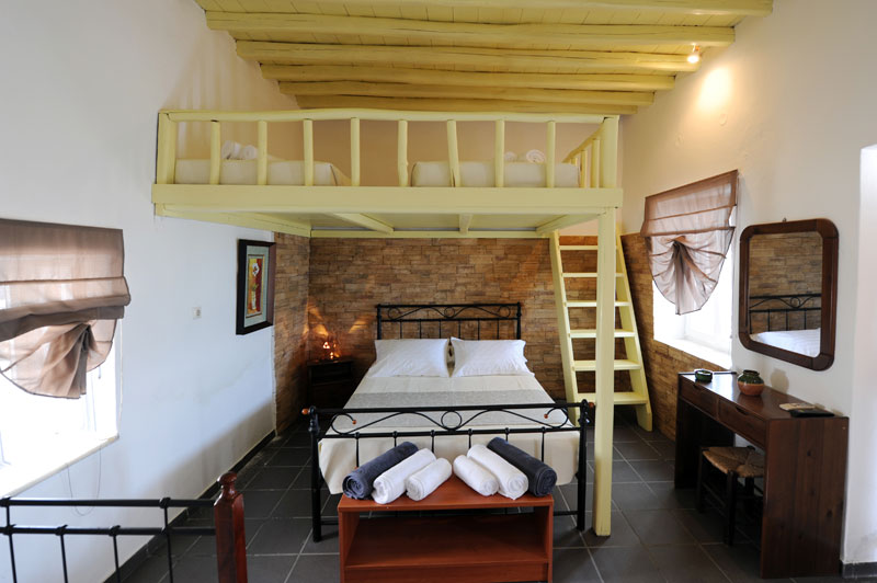 Notos accommodation in Platis Gialos, right on the beach