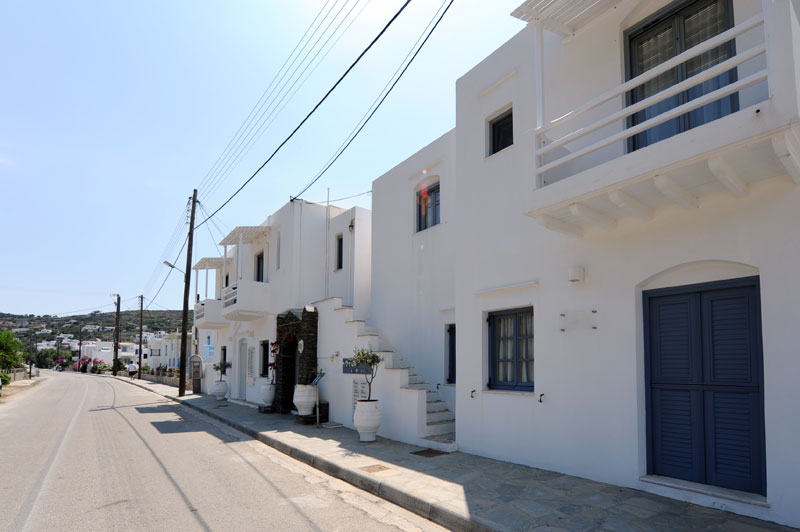 Notos accommodation in Platis Gialos, right on the beach