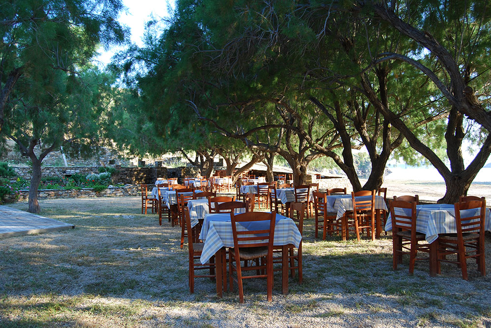 The restaurant grillhouse Giorgos-Dimitris in Fassolou beach of Faros
