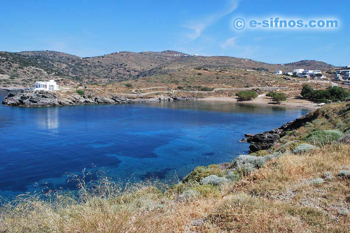 Stranden Fassolou i Faros på Sifnos