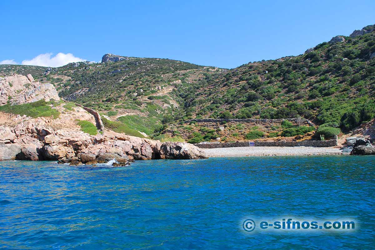 Stranden Hohlaki på Sifnos
