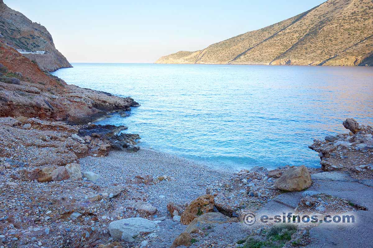 Stranden Spilia på Sifnos