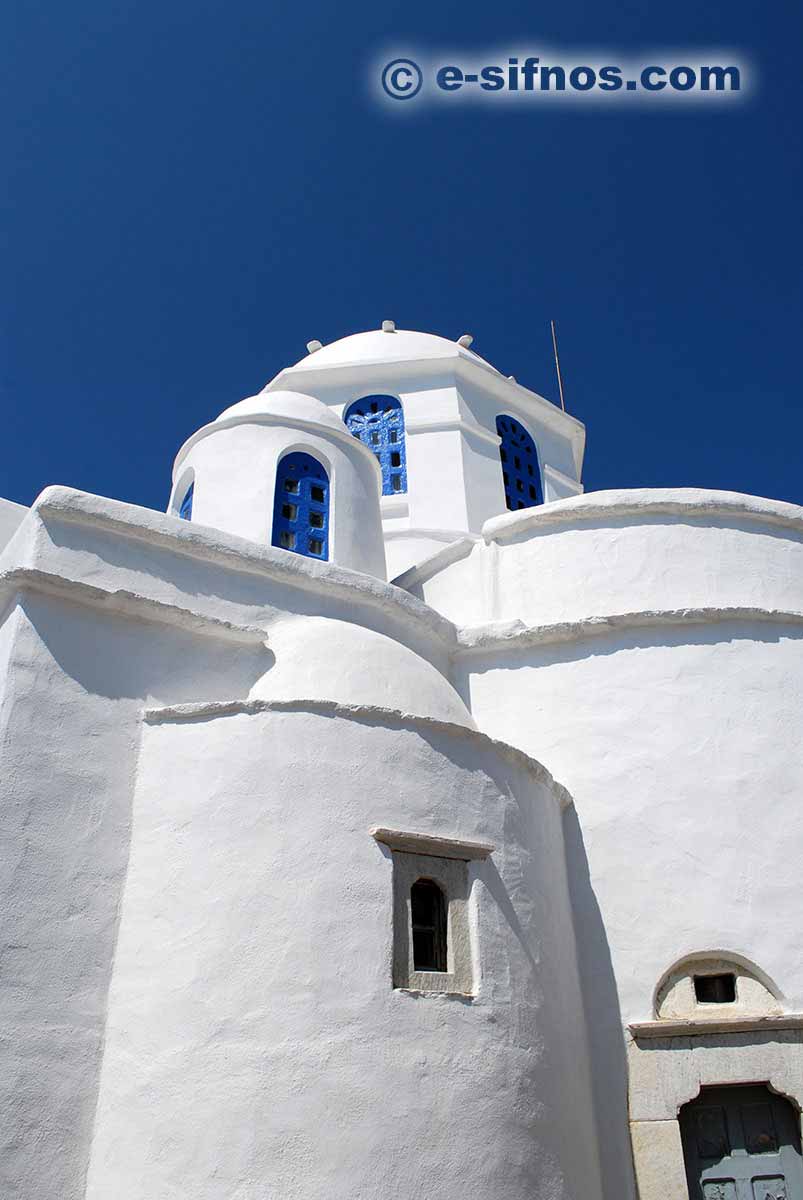 Kyrkan Panagia tou Vounou med utsikt över Platis Gialos