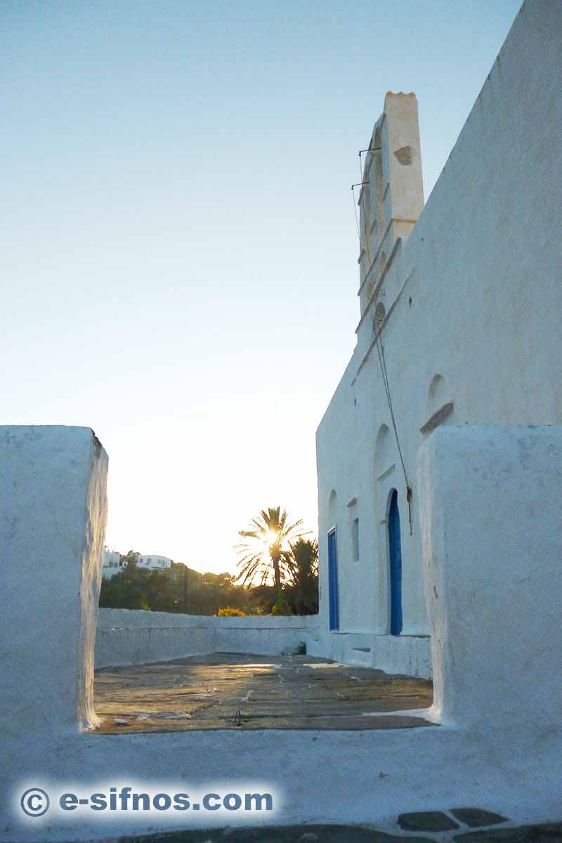 Kyrkan Panagia ta Gournia vid utkanten av byn Agios Loukas