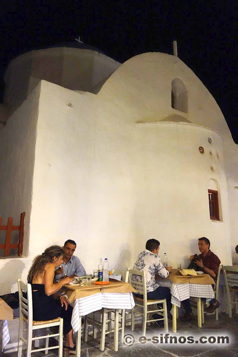 En restaurang vid Apollonias huvudgränd