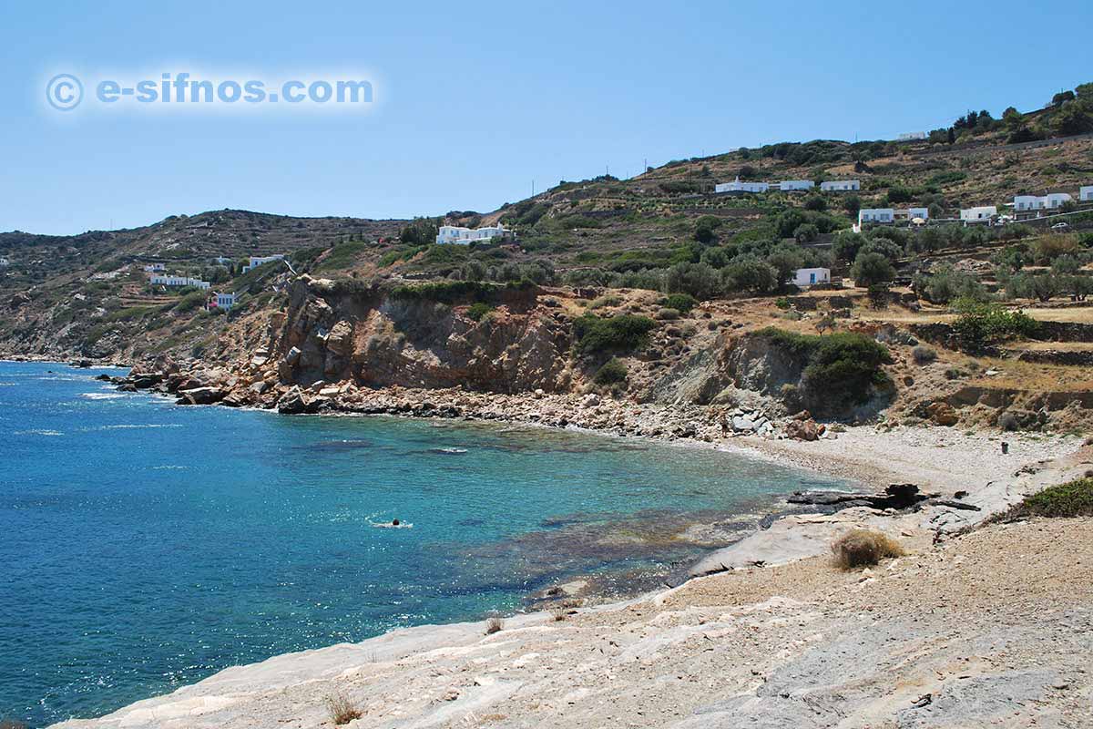 Stranden Saoures intill Chrissopigi
