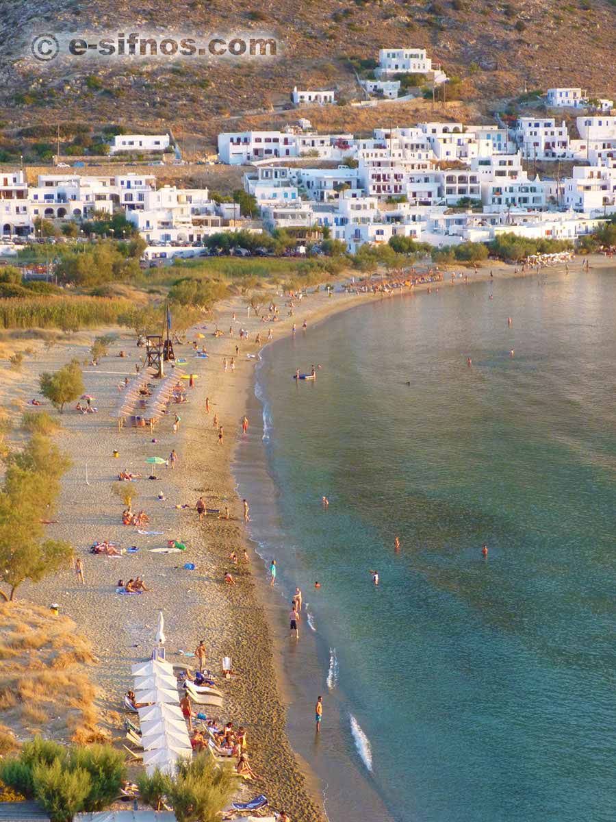 Kamares strand vid solnedgången, från Agia Marina