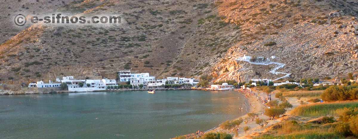 Kapellet Agia Marina och Kamares strand