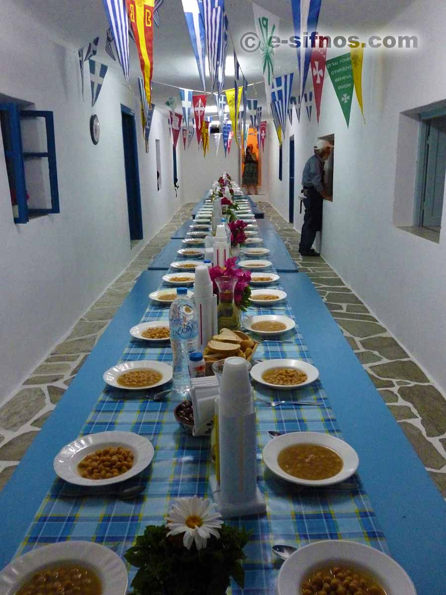 Revithada serveras vid Stavrosfesten i Faros